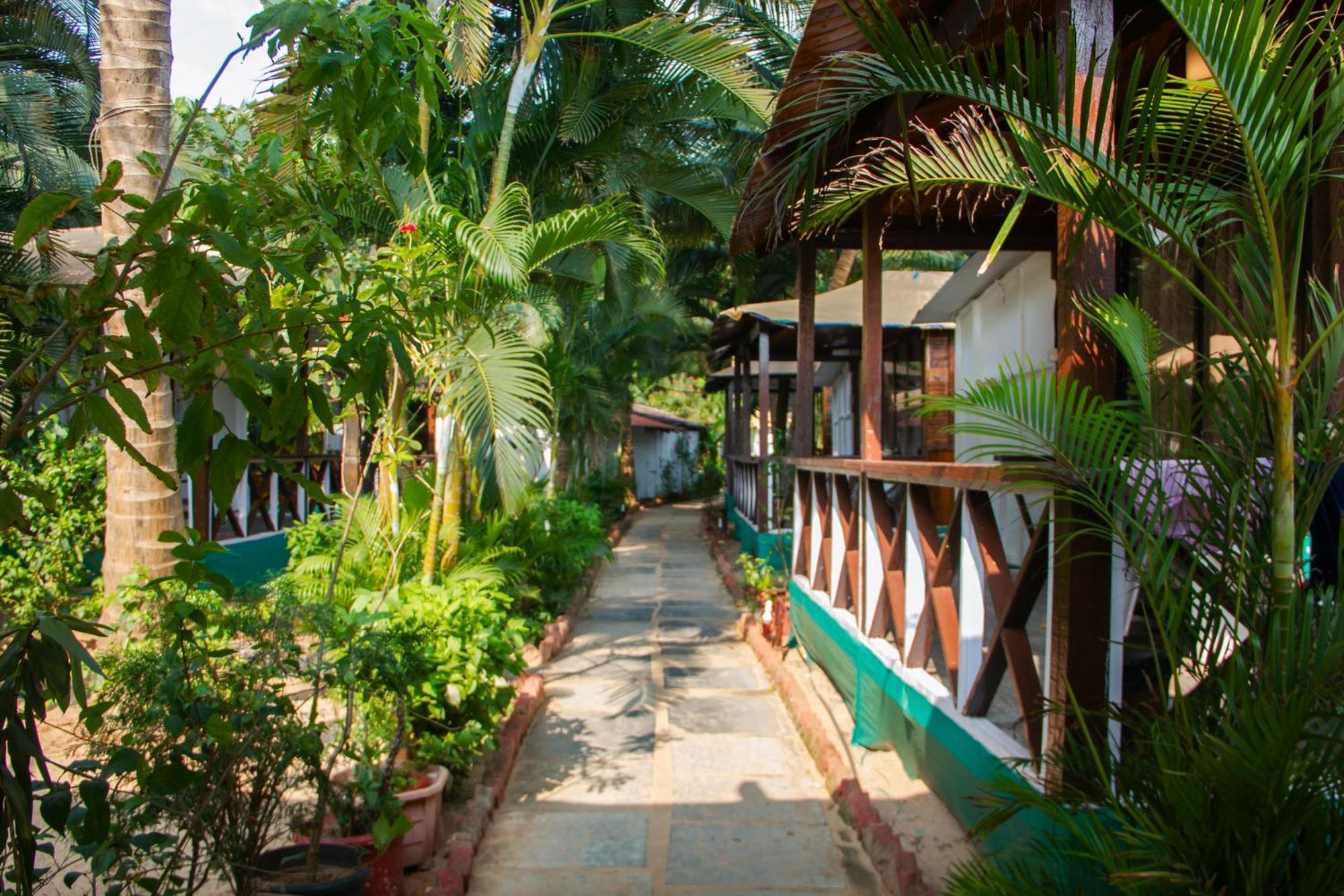 Cuba Patnem Hotel Patnem Beach Exterior photo